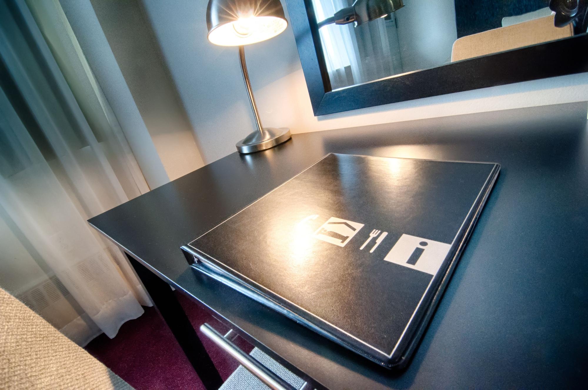 La Tour Belvedѐre Hotell Montréal Exteriör bild