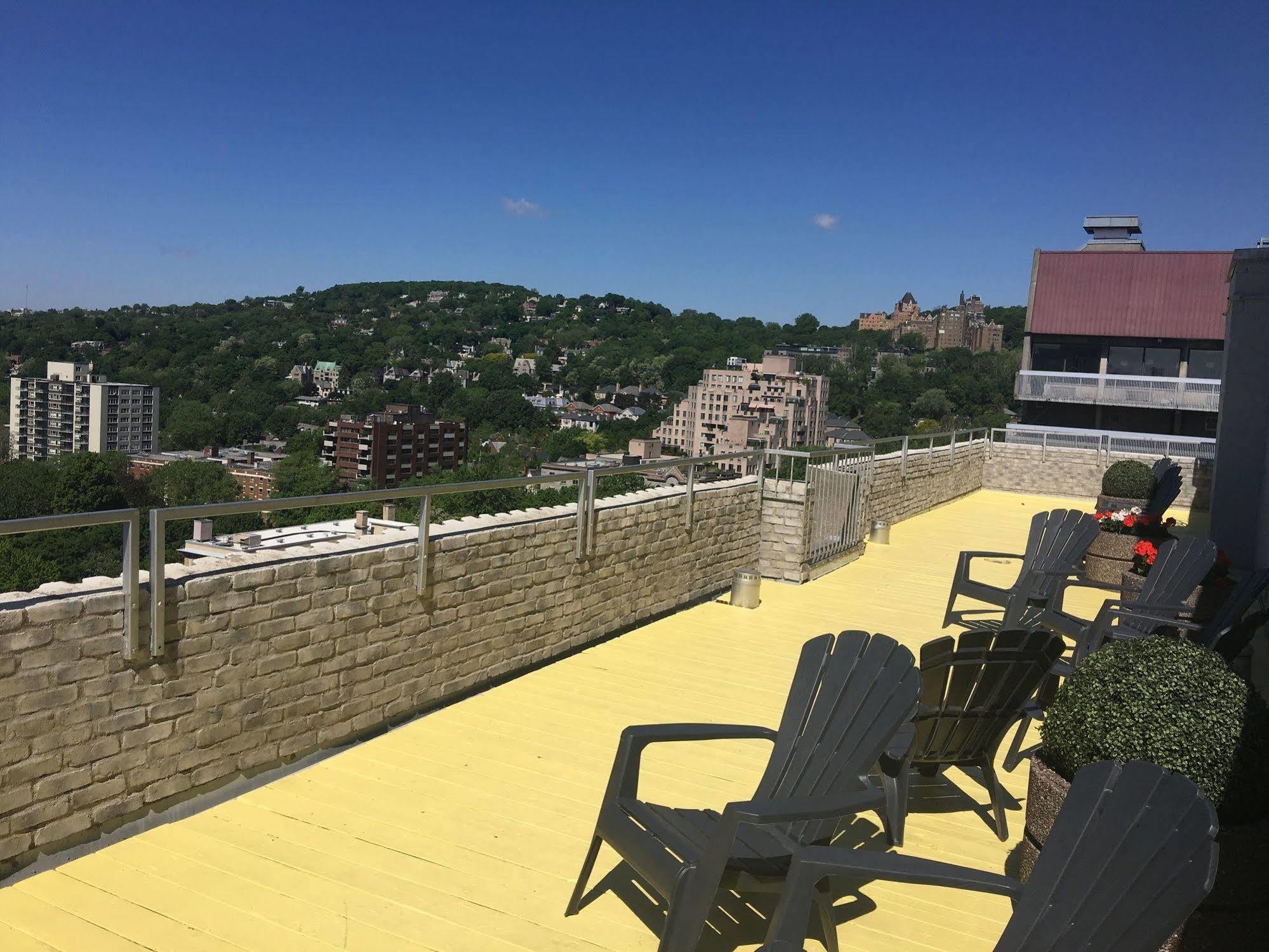 La Tour Belvedѐre Hotell Montréal Exteriör bild